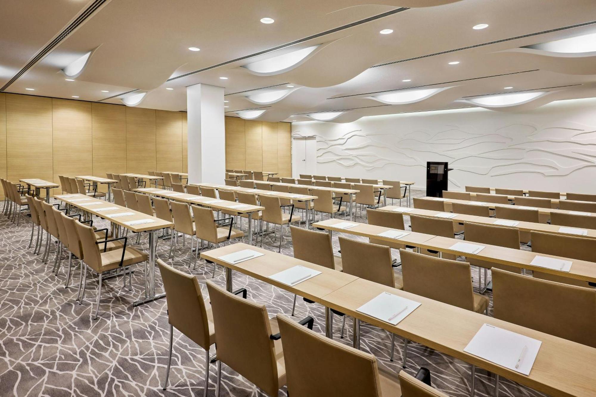 מלון The Westin Hamburg Elbphilharmonie מראה חיצוני תמונה The meeting room of the European Economic and Social Committee